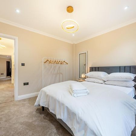 Brand New London Luxury House - Sleeps 8 Villa ภายนอก รูปภาพ