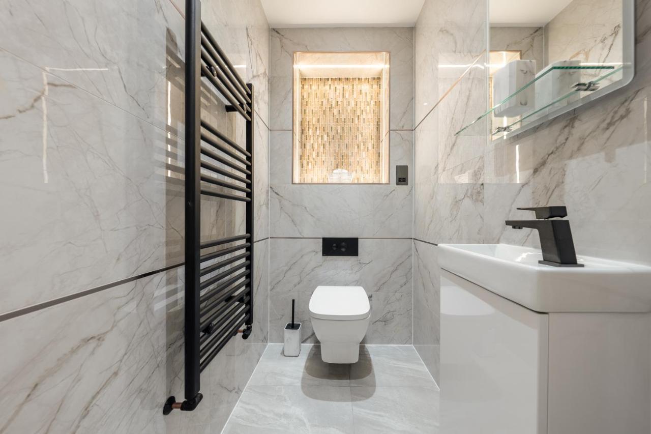Brand New London Luxury House - Sleeps 8 Villa ภายนอก รูปภาพ
